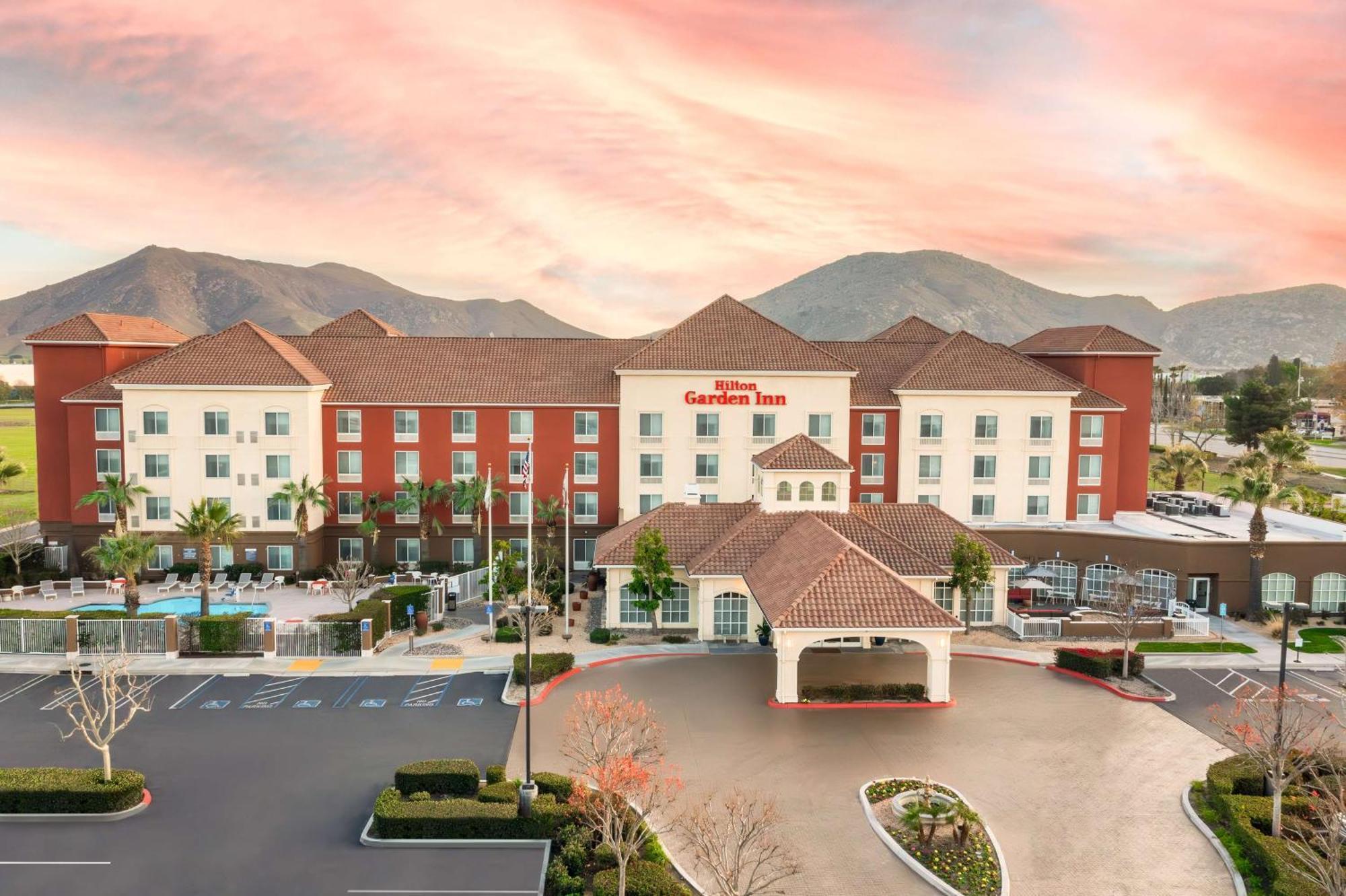 Hilton Garden Inn Fontana Kültér fotó